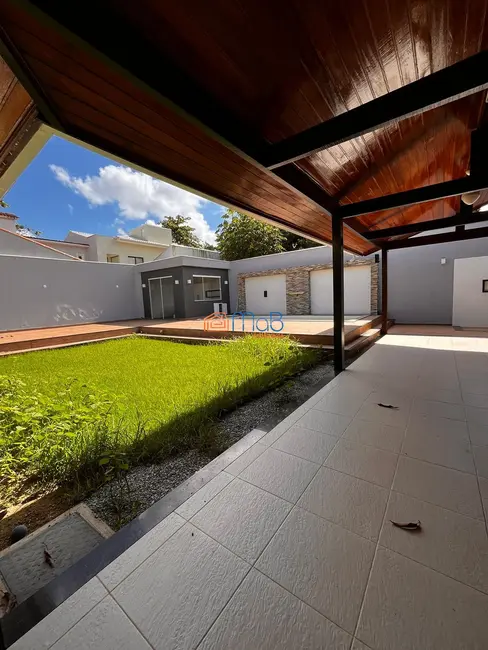 Foto 2 de Casa com 3 quartos para alugar, 210m2 em Lagoa, Macae - RJ