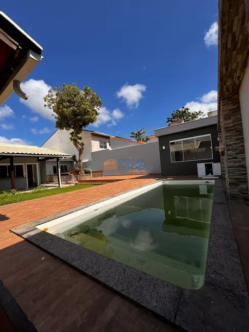 Casa com 3 quartos para alugar, 210m2 em Lagoa, Macae - RJ - imagem 3 Foto 3 de Casa com 3 quartos para alugar, 210m2 em Lagoa, Macae - RJ
