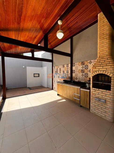 Casa com 3 quartos para alugar, 210m2 em Lagoa, Macae - RJ - imagem 8 Foto 8 de Casa com 3 quartos para alugar, 210m2 em Lagoa, Macae - RJ