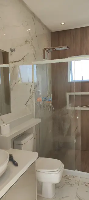Casa de Condomínio com 3 quartos à venda, 232m2 em Alphaville, Rio Das Ostras - RJ - imagem 6 Foto 6 de Casa de Condomínio com 3 quartos à venda, 232m2 em Alphaville, Rio Das Ostras - RJ