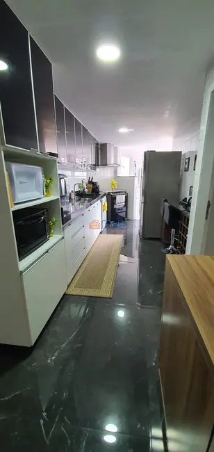 Apartamento com 3 quartos à venda, 150m2 em Cajueiros, Macae - RJ - imagem 9 Foto 9 de Apartamento com 3 quartos à venda, 150m2 em Cajueiros, Macae - RJ