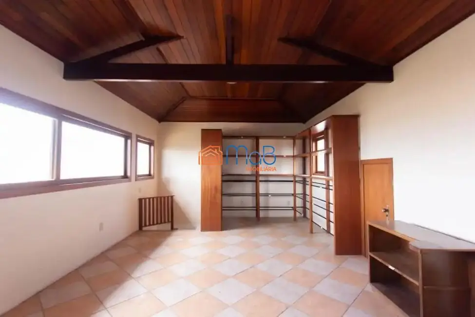 Foto 2 de Casa com 4 quartos à venda, 300m2 em São Marcos, Macae - RJ