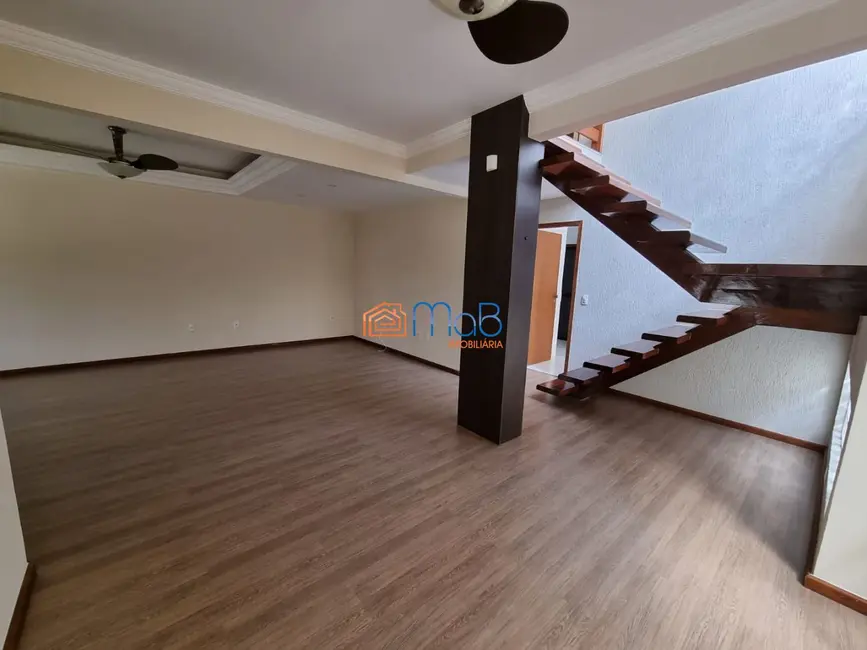 Casa com 3 quartos à venda, 160m2 em Riviera Fluminense, Macae - RJ - imagem 4 Foto 4 de Casa com 3 quartos à venda, 160m2 em Riviera Fluminense, Macae - RJ