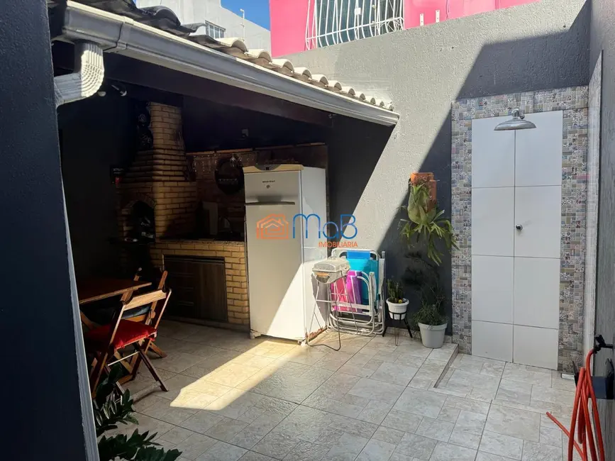 Casa com 3 quartos à venda, 114m2 em Ajuda, Macae - RJ - imagem 5 Foto 5 de Casa com 3 quartos à venda, 114m2 em Ajuda, Macae - RJ