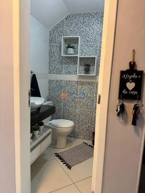 Casa com 3 quartos à venda, 114m2 em Ajuda, Macae - RJ - imagem 9 Foto 9 de Casa com 3 quartos à venda, 114m2 em Ajuda, Macae - RJ