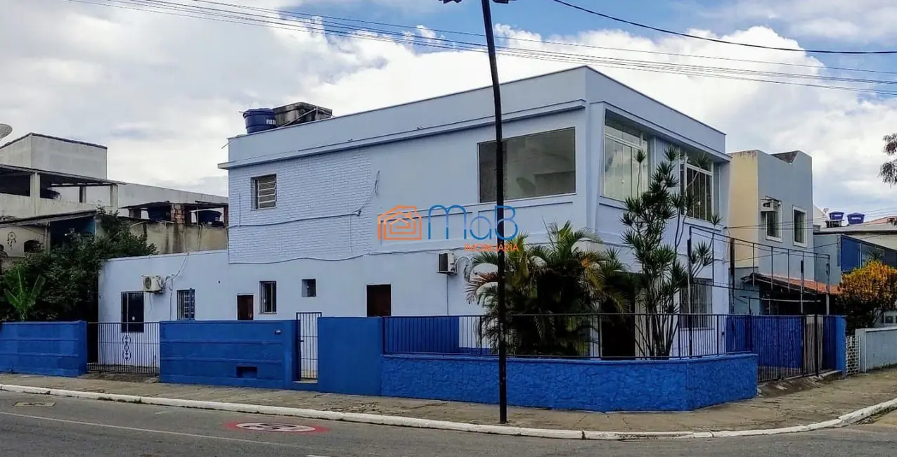 Foto 2 de Casa com 6 quartos para alugar, 150m2 em Centro, Macae - RJ