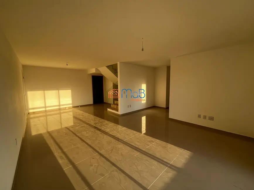 Cobertura com 3 quartos à venda, 100m2 em Novo Cavaleiro, Macae - RJ - imagem 4 Foto 4 de Cobertura com 3 quartos à venda, 100m2 em Novo Cavaleiro, Macae - RJ
