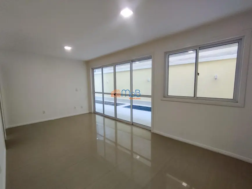 Foto 2 de Apartamento com 2 quartos à venda, 78m2 em Cavaleiros, Macae - RJ