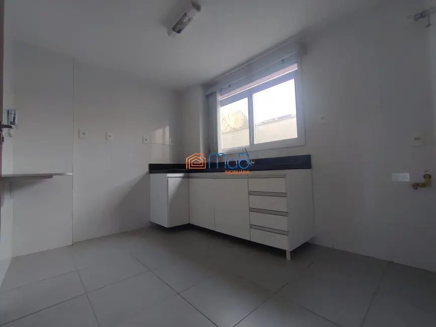 Apartamento com 2 quartos para alugar, 90m2 em Praia do Pecado, Macae - RJ - imagem 5 Foto 5 de Apartamento com 2 quartos para alugar, 90m2 em Praia do Pecado, Macae - RJ