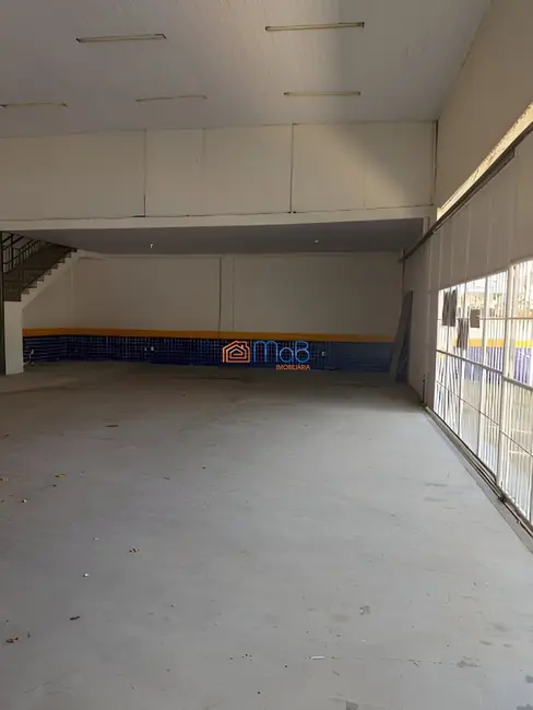 Loja com 3 quartos para alugar, 252m2 em Centro, Macae - RJ - imagem 4 Foto 4 de Loja com 3 quartos para alugar, 252m2 em Centro, Macae - RJ