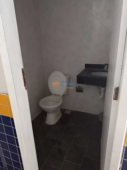Loja com 3 quartos para alugar, 252m2 em Centro, Macae - RJ - imagem 5 Foto 5 de Loja com 3 quartos para alugar, 252m2 em Centro, Macae - RJ