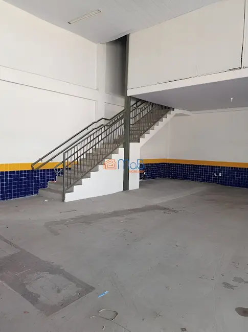 Loja com 3 quartos para alugar, 252m2 em Centro, Macae - RJ - imagem 8 Foto 8 de Loja com 3 quartos para alugar, 252m2 em Centro, Macae - RJ