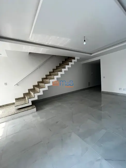 Casa com 3 quartos à venda, 207m2 em Lagoa, Macae - RJ - imagem 3 Foto 3 de Casa com 3 quartos à venda, 207m2 em Lagoa, Macae - RJ
