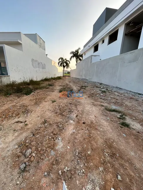 Foto 1 de Terreno / Lote à venda, 270m2 em Lagoa, Macae - RJ