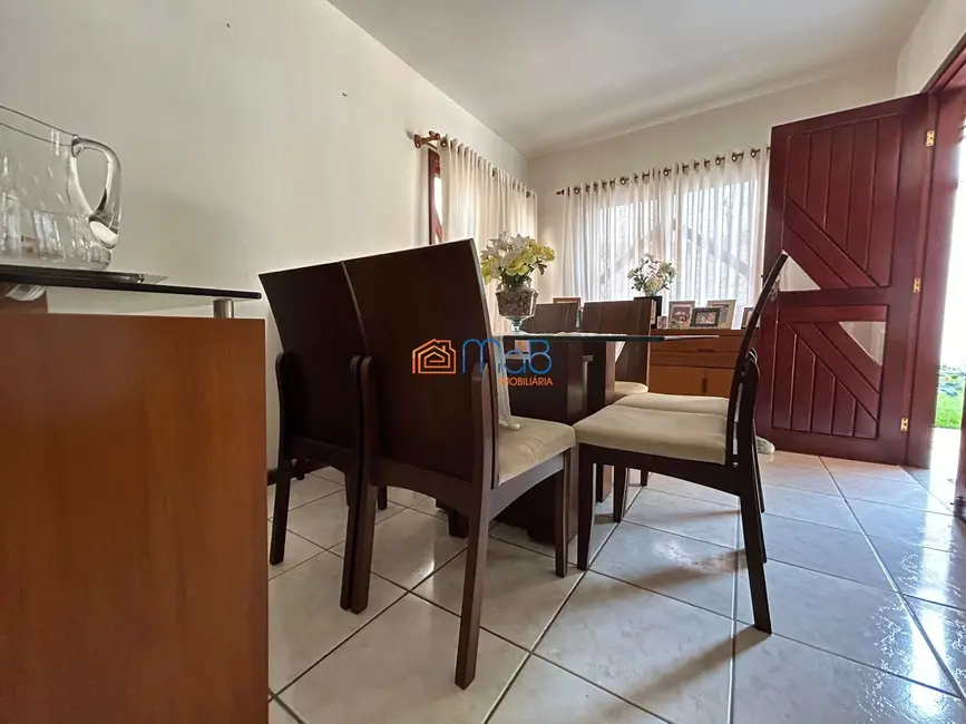 Sobrado com 3 quartos à venda, 242m2 em Lagoa, Macae - RJ - imagem 4 Foto 4 de Sobrado com 3 quartos à venda, 242m2 em Lagoa, Macae - RJ