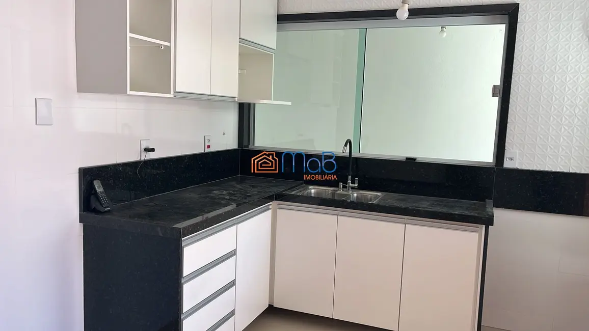 Sobrado com 3 quartos à venda, 156m2 em Granja dos Cavaleiros, Macae - RJ - imagem 3 Foto 3 de Sobrado com 3 quartos à venda, 156m2 em Granja dos Cavaleiros, Macae - RJ