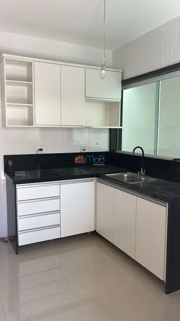 Sobrado com 3 quartos à venda, 156m2 em Granja dos Cavaleiros, Macae - RJ - imagem 4 Foto 4 de Sobrado com 3 quartos à venda, 156m2 em Granja dos Cavaleiros, Macae - RJ