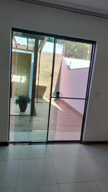 Casa de Condomínio com 3 quartos à venda, 120m2 em Granja dos Cavaleiros, Macae - RJ - imagem 3 Foto 3 de Casa de Condomínio com 3 quartos à venda, 120m2 em Granja dos Cavaleiros, Macae - RJ