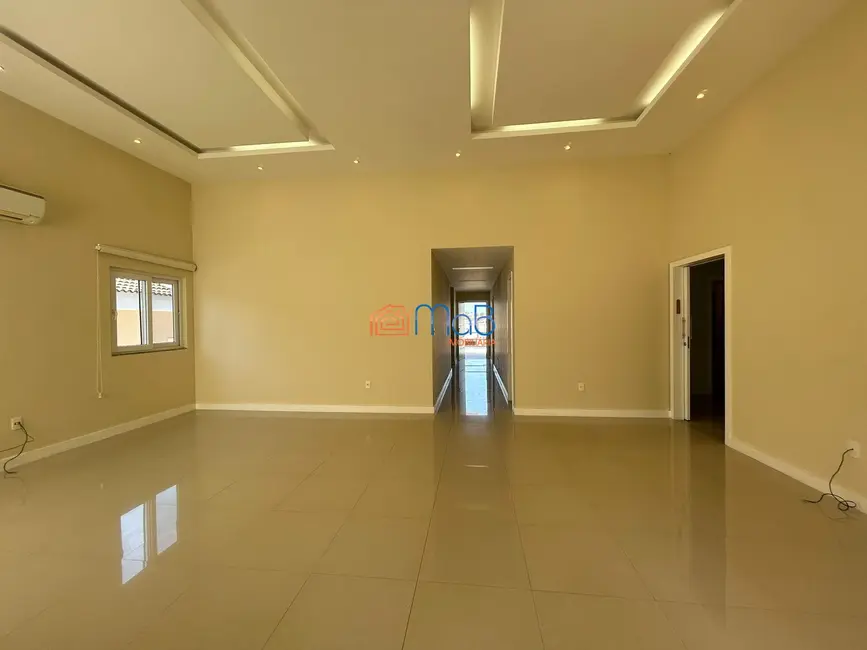 Casa de Condomínio com 3 quartos para alugar, 230m2 em Lagoa, Macae - RJ - imagem 4 Foto 4 de Casa de Condomínio com 3 quartos para alugar, 230m2 em Lagoa, Macae - RJ