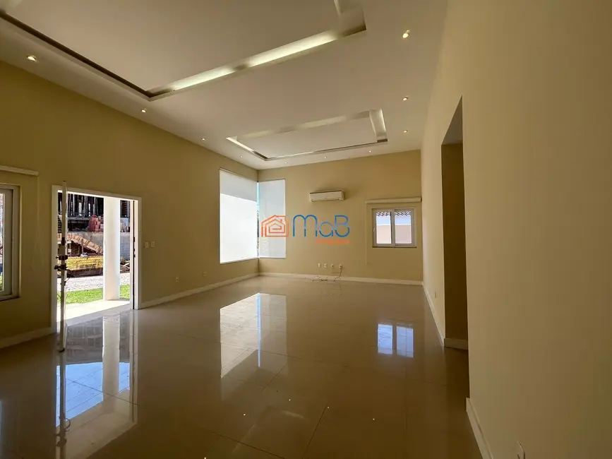 Casa de Condomínio com 3 quartos para alugar, 230m2 em Lagoa, Macae - RJ - imagem 5 Foto 5 de Casa de Condomínio com 3 quartos para alugar, 230m2 em Lagoa, Macae - RJ