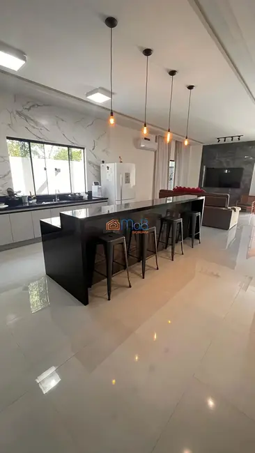 Casa de Condomínio com 4 quartos à venda, 240m2 em Lagoa, Macae - RJ - imagem 5 Foto 5 de Casa de Condomínio com 4 quartos à venda, 240m2 em Lagoa, Macae - RJ