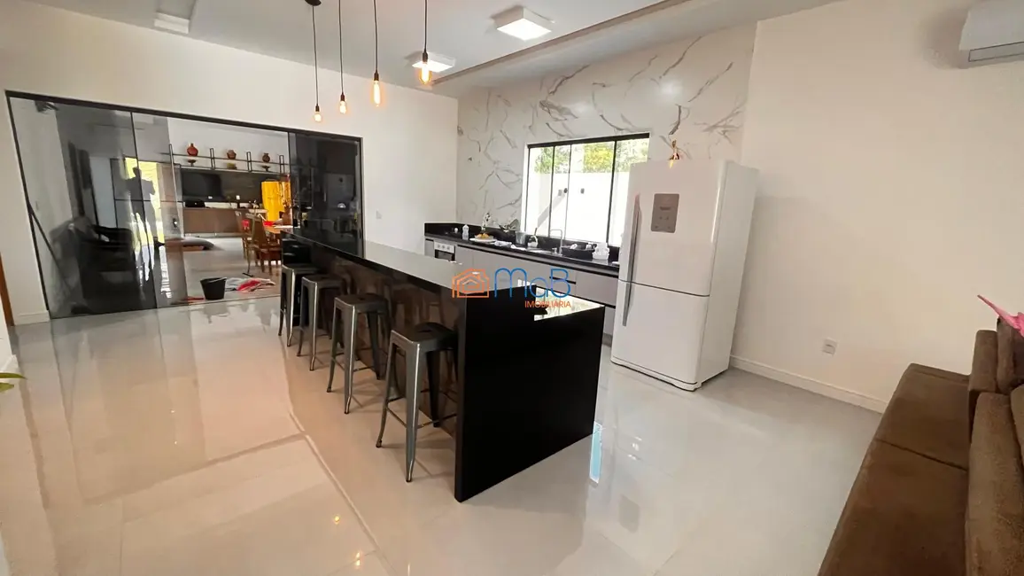 Casa de Condomínio com 4 quartos à venda, 240m2 em Lagoa, Macae - RJ - imagem 4 Foto 4 de Casa de Condomínio com 4 quartos à venda, 240m2 em Lagoa, Macae - RJ