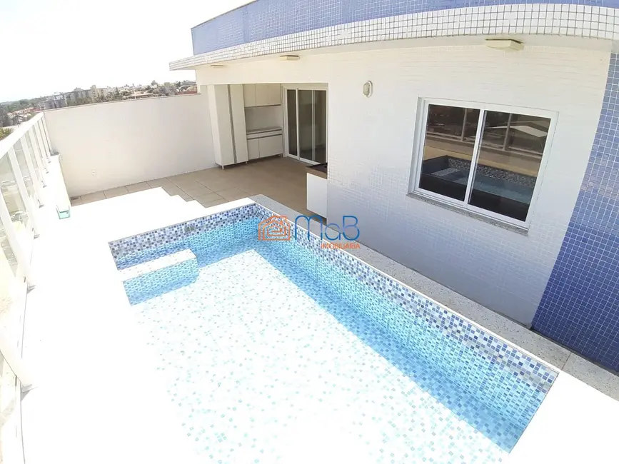 Cobertura com 4 quartos para alugar, 230m2 em Cavaleiros, Macae - RJ - imagem 3 Foto 3 de Cobertura com 4 quartos para alugar, 230m2 em Cavaleiros, Macae - RJ