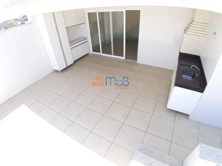Foto 2 de Cobertura com 4 quartos para alugar, 230m2 em Cavaleiros, Macae - RJ