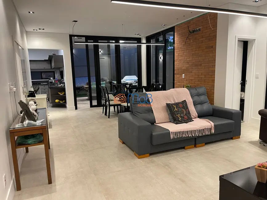 Foto 2 de Casa de Condomínio com 3 quartos à venda, 180m2 em Alphaville, Rio Das Ostras - RJ