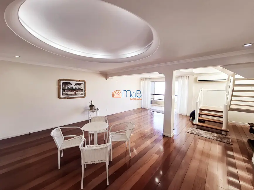 Cobertura com 4 quartos à venda, 360m2 em Riviera Fluminense, Macae - RJ - imagem 3 Foto 3 de Cobertura com 4 quartos à venda, 360m2 em Riviera Fluminense, Macae - RJ