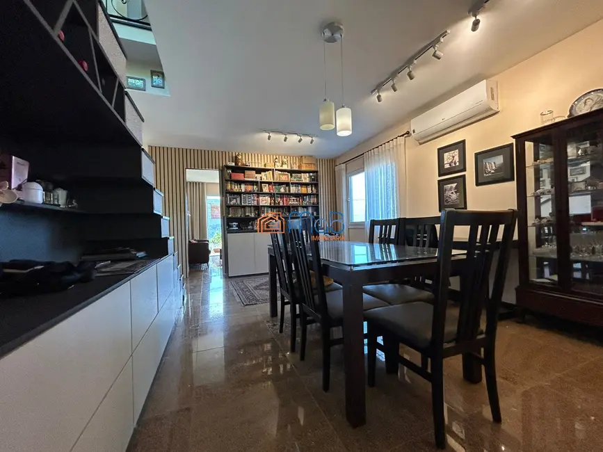 Casa de Condomínio com 4 quartos para alugar, 259m2 em Alphaville, Rio Das Ostras - RJ - imagem 7 Foto 7 de Casa de Condomínio com 4 quartos para alugar, 259m2 em Alphaville, Rio Das Ostras - RJ