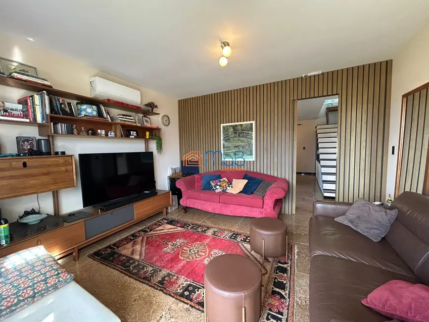 Casa de Condomínio com 4 quartos para alugar, 259m2 em Alphaville, Rio Das Ostras - RJ - imagem 4 Foto 4 de Casa de Condomínio com 4 quartos para alugar, 259m2 em Alphaville, Rio Das Ostras - RJ