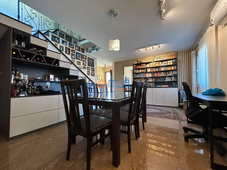 Casa de Condomínio com 4 quartos para alugar, 259m2 em Alphaville, Rio Das Ostras - RJ - imagem 6 Foto 6 de Casa de Condomínio com 4 quartos para alugar, 259m2 em Alphaville, Rio Das Ostras - RJ