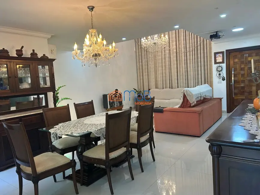 Apartamento com 4 quartos à venda, 360m2 em Granja dos Cavaleiros, Macae - RJ - imagem 3 Foto 3 de Apartamento com 4 quartos à venda, 360m2 em Granja dos Cavaleiros, Macae - RJ