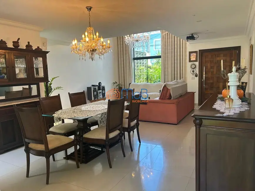 Foto 2 de Apartamento com 4 quartos à venda, 360m2 em Granja dos Cavaleiros, Macae - RJ
