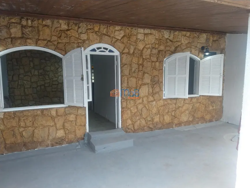 Foto 2 de Casa com 2 quartos para alugar, 70m2 em Riviera Fluminense, Macae - RJ