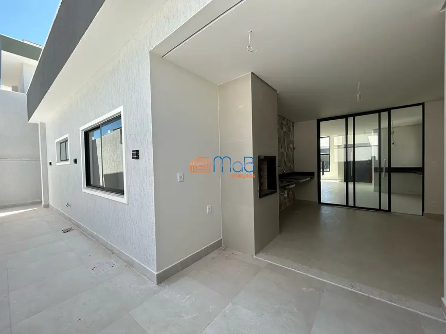 Casa de Condomínio com 3 quartos à venda, 197m2 em Lagoa, Macae - RJ - imagem 3 Foto 3 de Casa de Condomínio com 3 quartos à venda, 197m2 em Lagoa, Macae - RJ