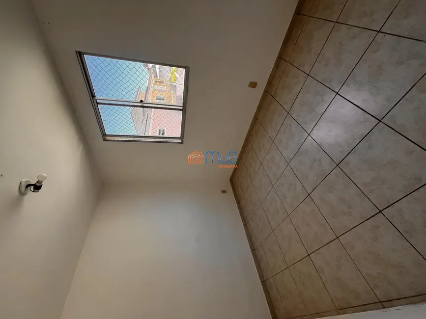 Apartamento com 3 quartos para alugar, 65m2 em Granja dos Cavaleiros, Macae - RJ - imagem 5 Foto 5 de Apartamento com 3 quartos para alugar, 65m2 em Granja dos Cavaleiros, Macae - RJ