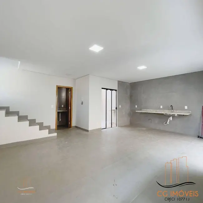 Foto 2 de Sobrado com 3 quartos à venda, 120m2 em Monte Castelo, Campo Grande - MS