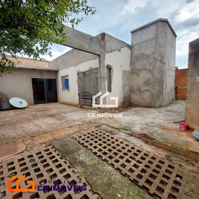 Foto 2 de Casa com 2 quartos à venda, 200m2 em Monte Castelo, Campo Grande - MS