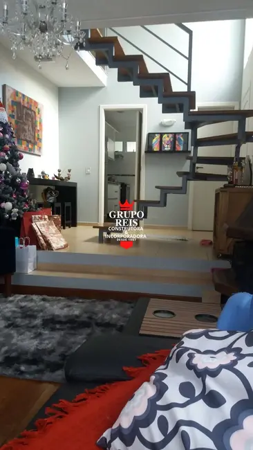 Sobrado com 3 quartos à venda, 150m2 em Vila Irmãos Arnoni, São Paulo - SP - imagem 1 Foto 1 de Sobrado com 3 quartos à venda, 150m2 em Vila Irmãos Arnoni, São Paulo - SP