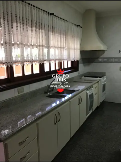 Foto 1 de Casa de Condomínio com 4 quartos à venda, 300m2 em Jardim das Cerejeiras, Aruja - SP
