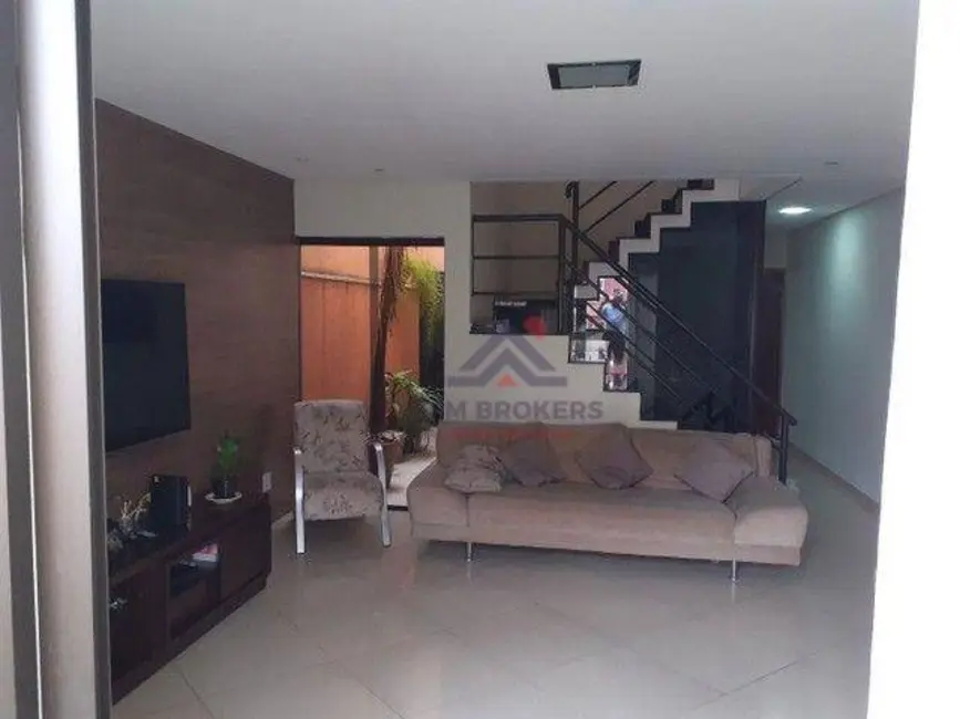 Foto 1 de Sobrado com 3 quartos à venda, 290m2 em Vila Mazzei, Santo Andre - SP