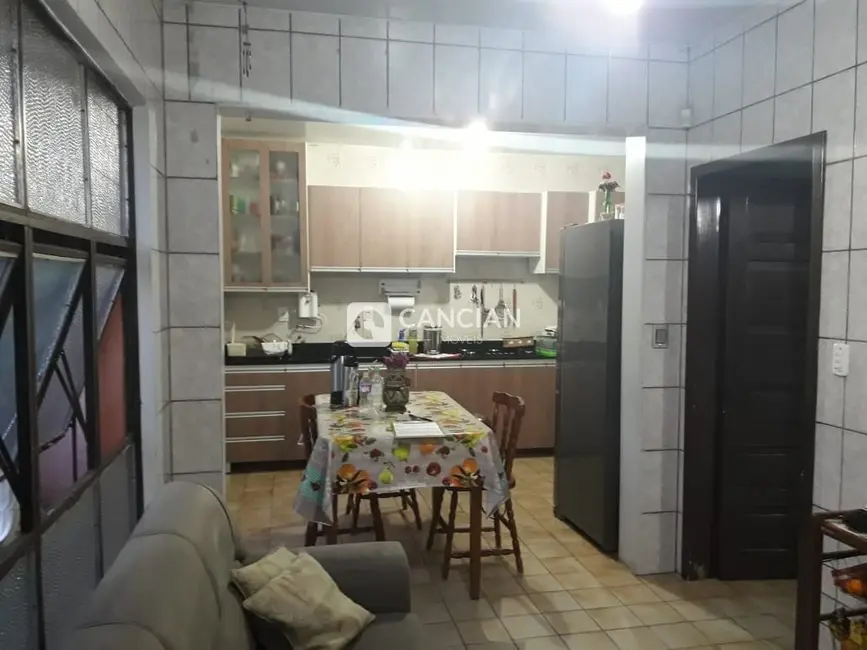 Casa com 3 quartos à venda, 193m2 em Pinheiro Machado, Santa Maria - RS - imagem 8 Foto 8 de Casa com 3 quartos à venda, 193m2 em Pinheiro Machado, Santa Maria - RS