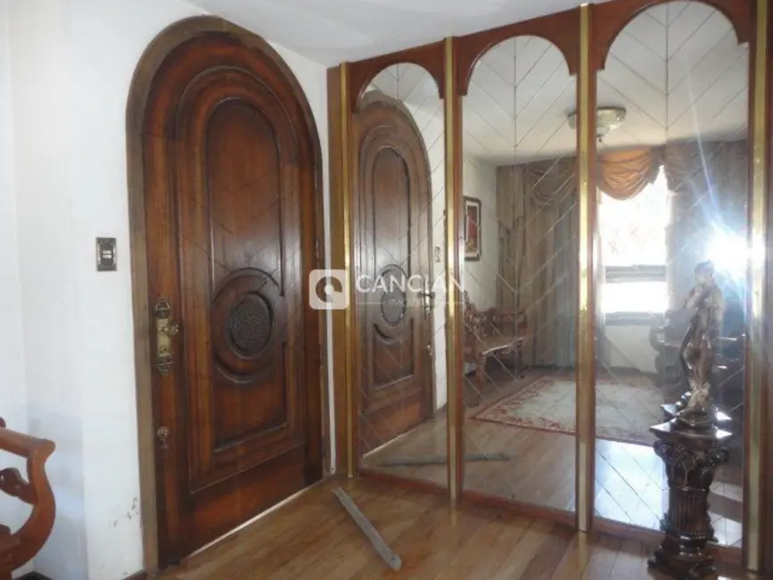 Foto 2 de Casa com 6 quartos à venda, 340m2 em Centro, Santa Maria - RS