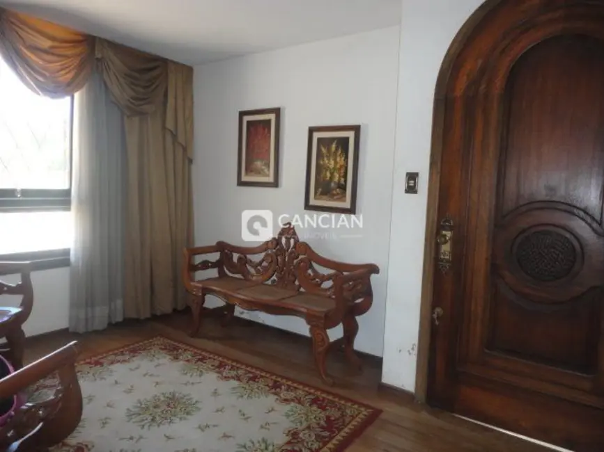 Foto 3 de Casa com 6 quartos à venda, 340m2 em Centro, Santa Maria - RS