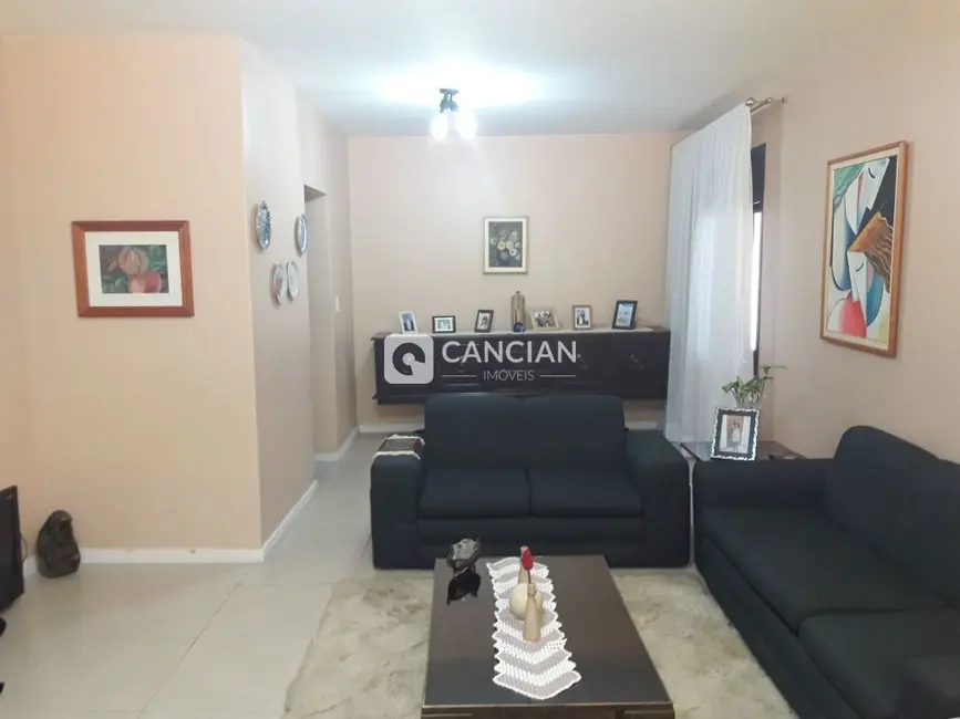 Casa com 4 quartos à venda, 198m2 em Nossa Senhora de Lourdes, Santa Maria - RS - imagem 3 Foto 3 de Casa com 4 quartos à venda, 198m2 em Nossa Senhora de Lourdes, Santa Maria - RS