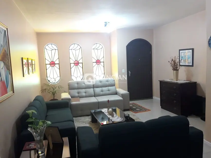 Foto 2 de Casa com 4 quartos à venda, 198m2 em Nossa Senhora de Lourdes, Santa Maria - RS
