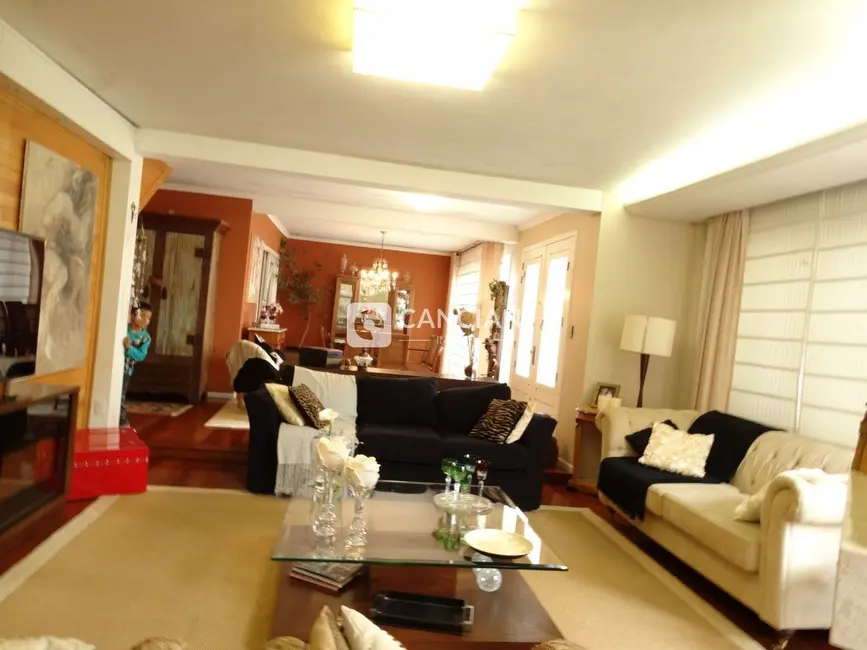 Casa com 3 quartos à venda, 400m2 em Nossa Senhora de Lourdes, Santa Maria - RS - imagem 4 Foto 4 de Casa com 3 quartos à venda, 400m2 em Nossa Senhora de Lourdes, Santa Maria - RS