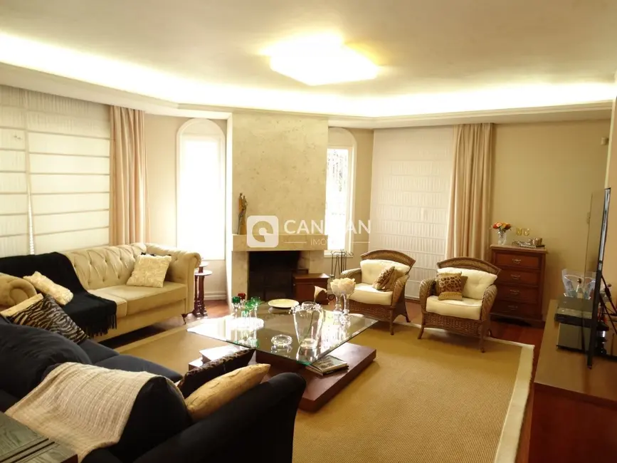 Casa com 3 quartos à venda, 400m2 em Nossa Senhora de Lourdes, Santa Maria - RS - imagem 2 Foto 2 de Casa com 3 quartos à venda, 400m2 em Nossa Senhora de Lourdes, Santa Maria - RS